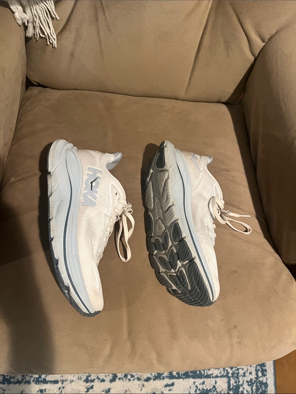 Light blue/white 7.5 Clifton 10 Hoka women’s shoes - Picture 4 of 9